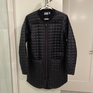 Athleta Grandview lightweight puff coat. Black size small.